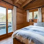 Chalet Authentic Swiss Nesoya Jacuzzi Sauna