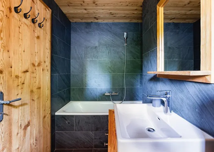 Authentic Swiss Nesoya Jacuzzi Sauna Σαλέ Riddes